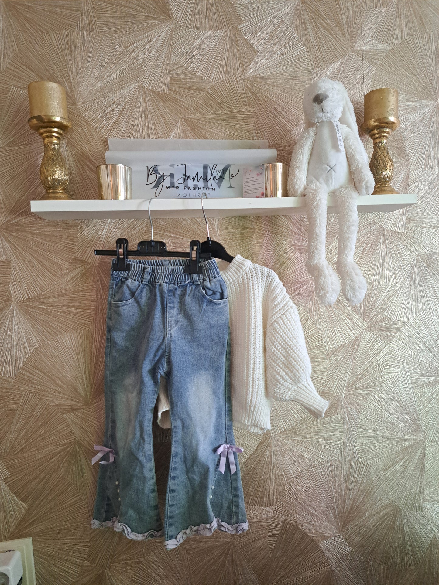 Gebreide trui + leuke jeans met paars roezeltje 🤍🟣