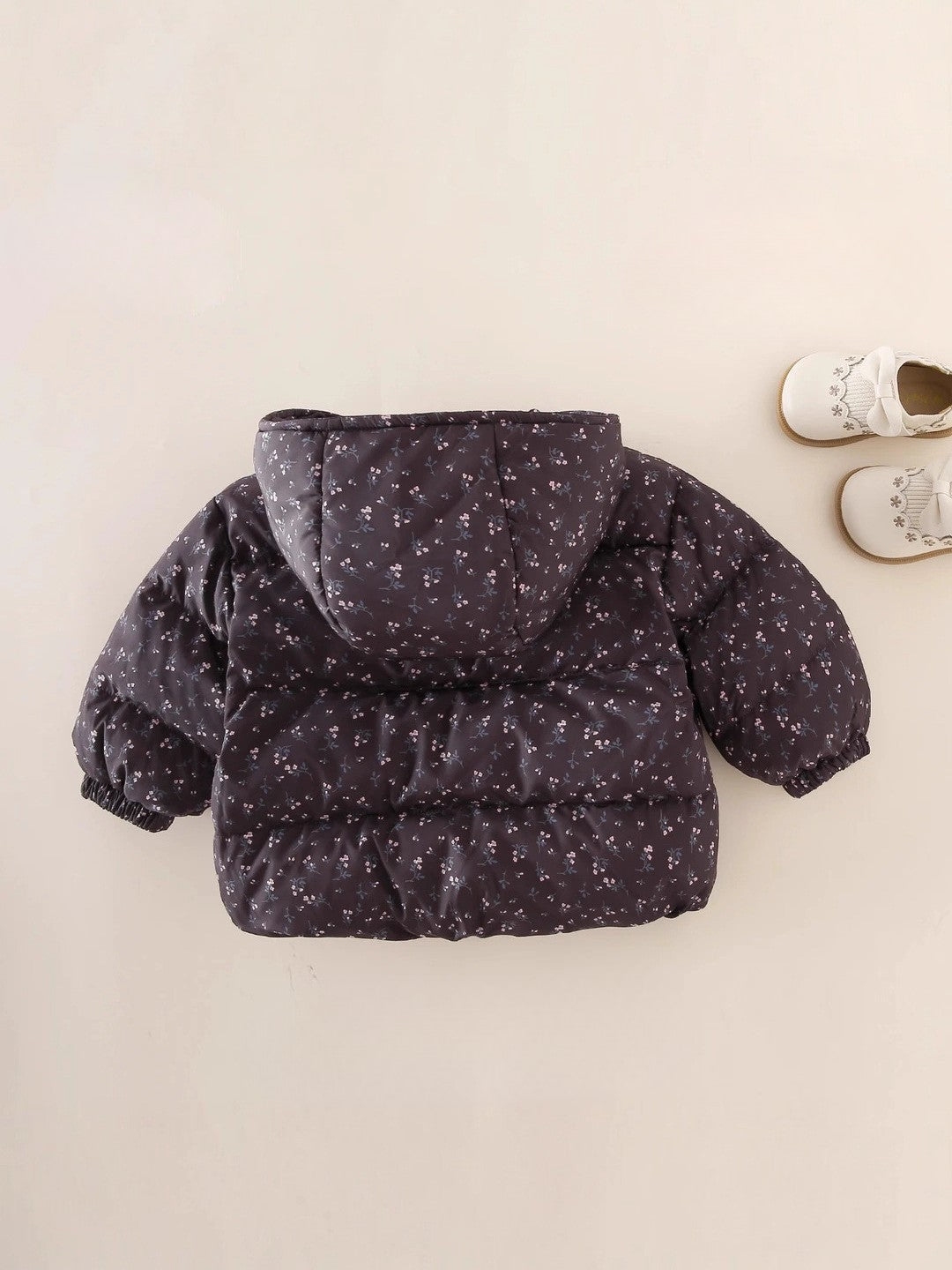 🌸 By Jamila – Zwart/Grijs Jasje met Bloemetjes “Midnight Bloom”