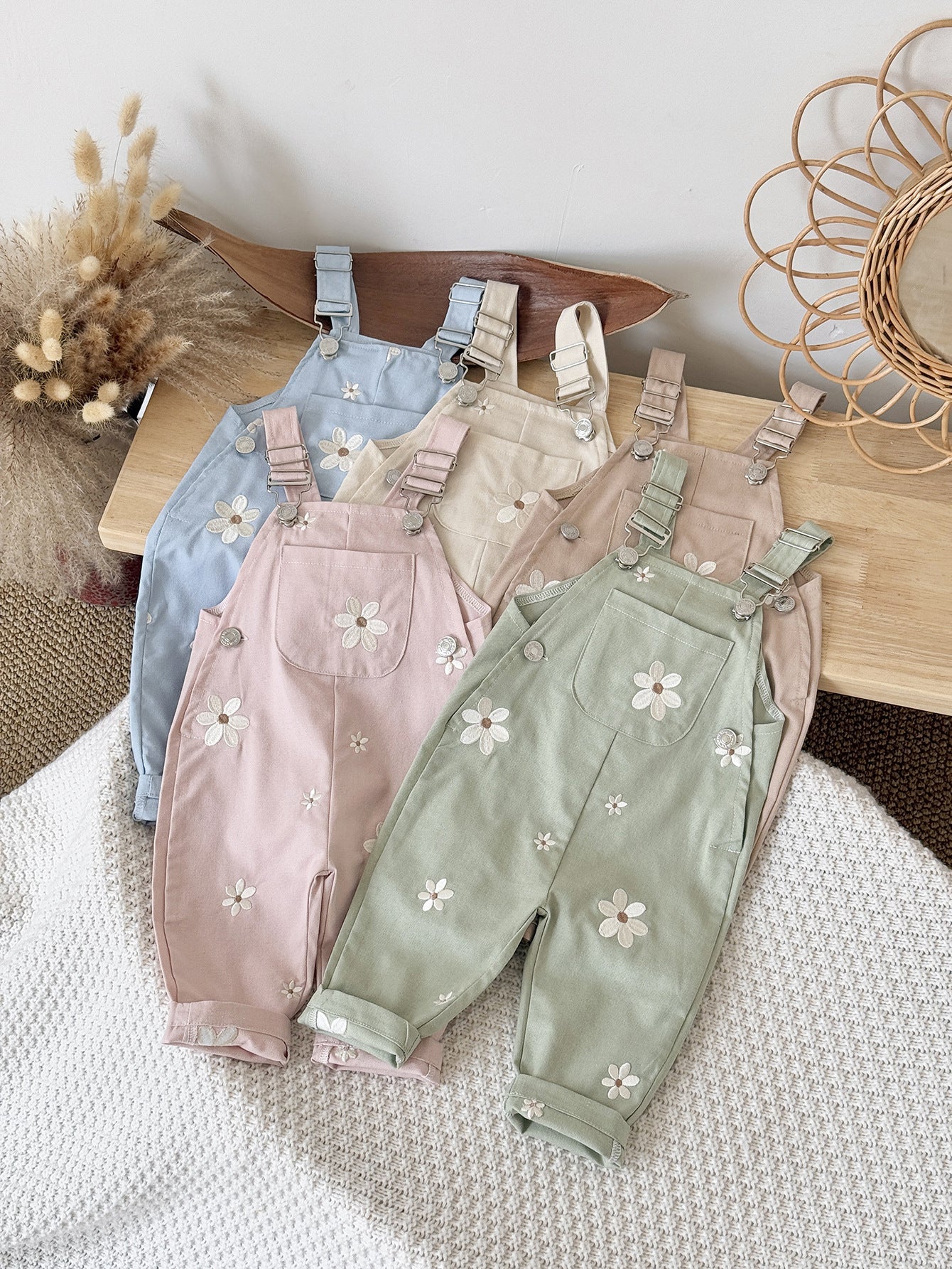 ByJamila – Baby Overalls met Bloemenborduursel 🌸🤍