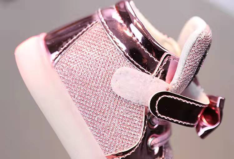 ByJamila - Bling Bling Hello Kitty Sneakers met Lampjes 💖👟