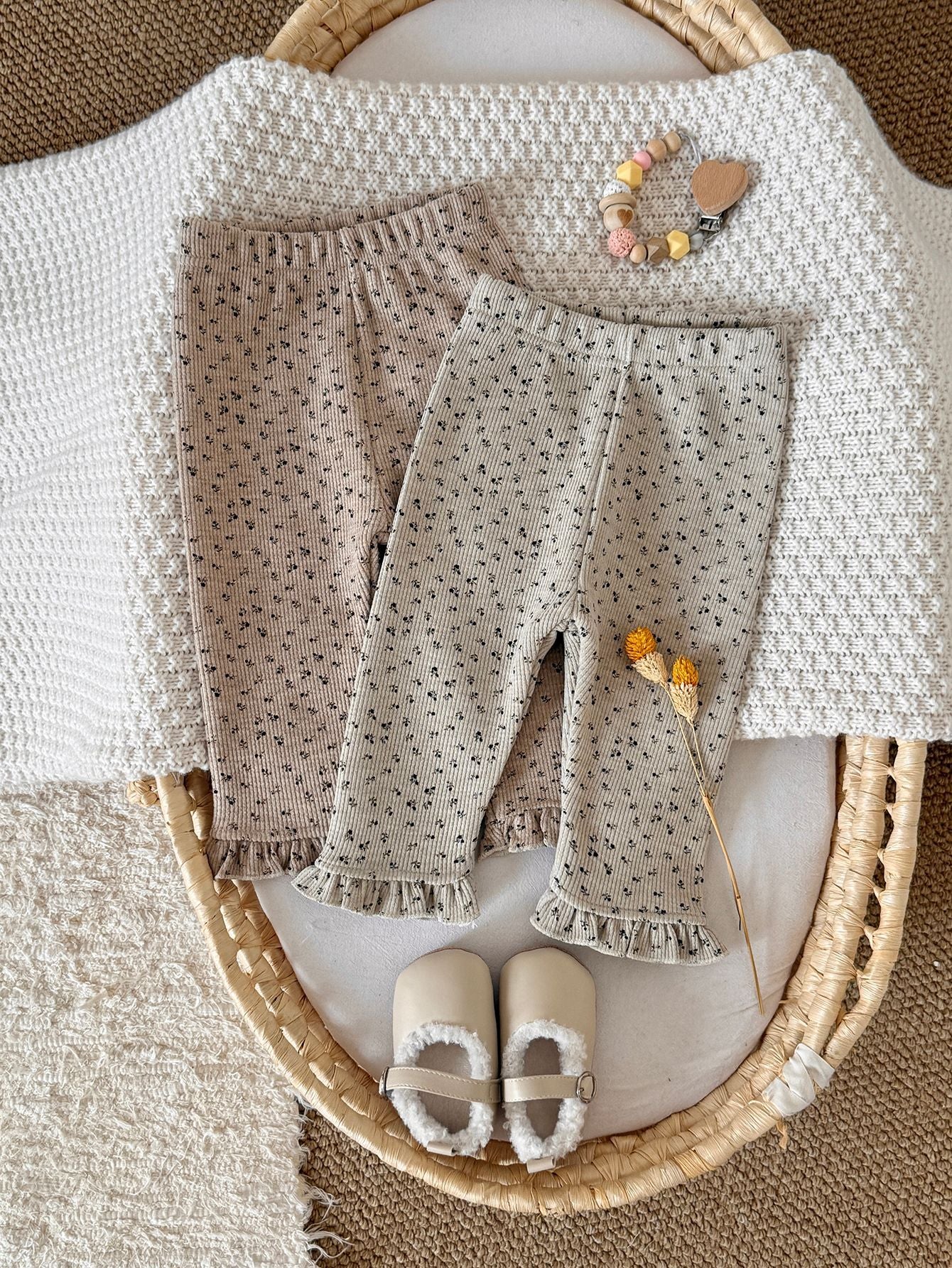 ByJamila – Corduroy Ruffle Pants met Fleece 🤎🎀
