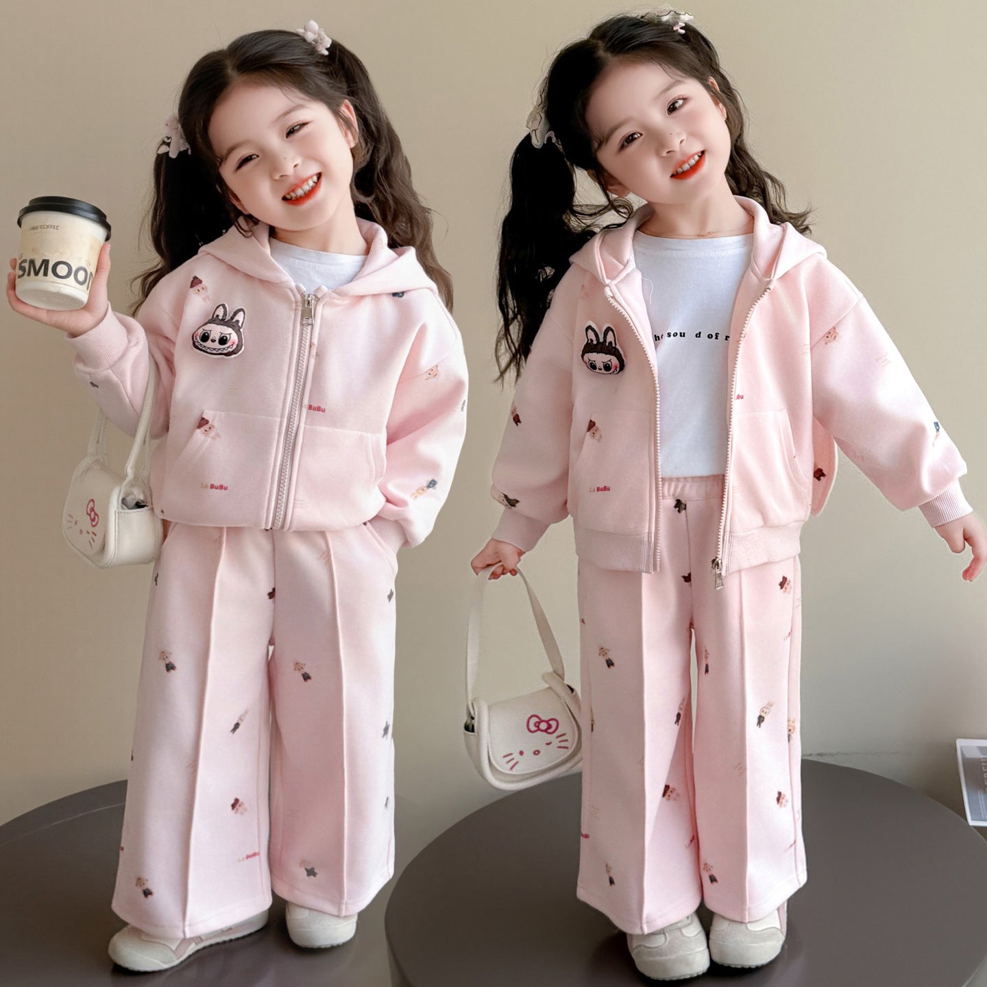 Meisjes set met zip vest & Labubu print – speels & trendy 🐰✨