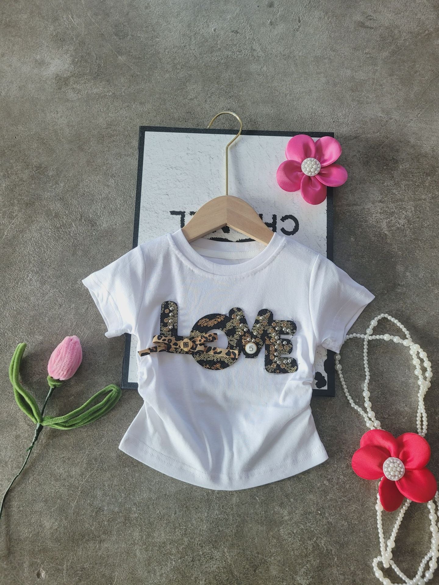 Panterrokje met wit shirtje met kralen & steentjes – set of los 🐆🤍✨