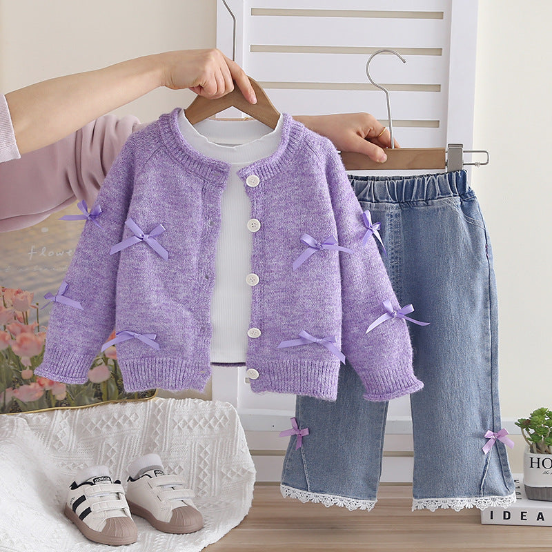 Te schattig meisjes setje – vestje, wit shirtje & broekje 🤍✨