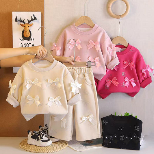 Meisjes setje met strikjes & wijduitlopende broek – lief & trendy 🎀✨