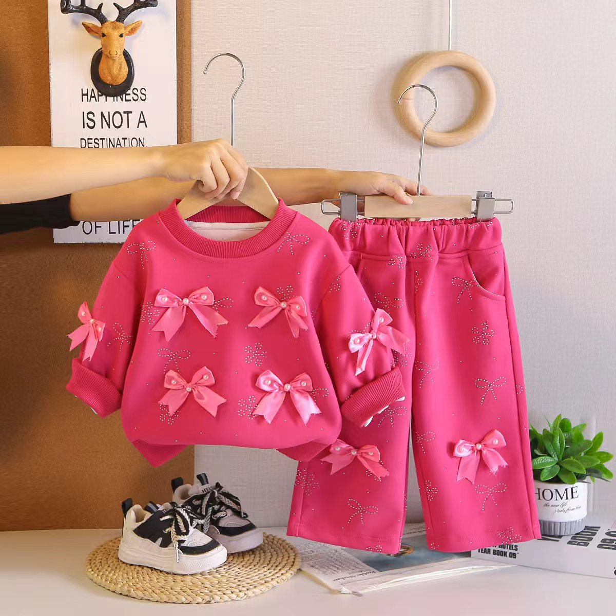Meisjes setje met strikjes & wijduitlopende broek – lief & trendy 🎀✨