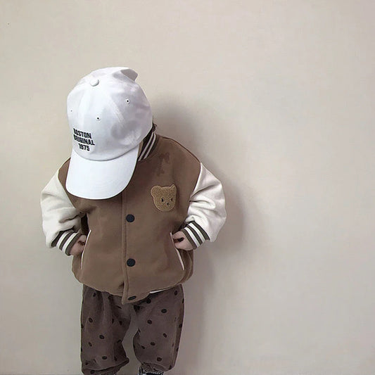 ByJamila – Baby Baseball Jacket met Beer 🧸❄️