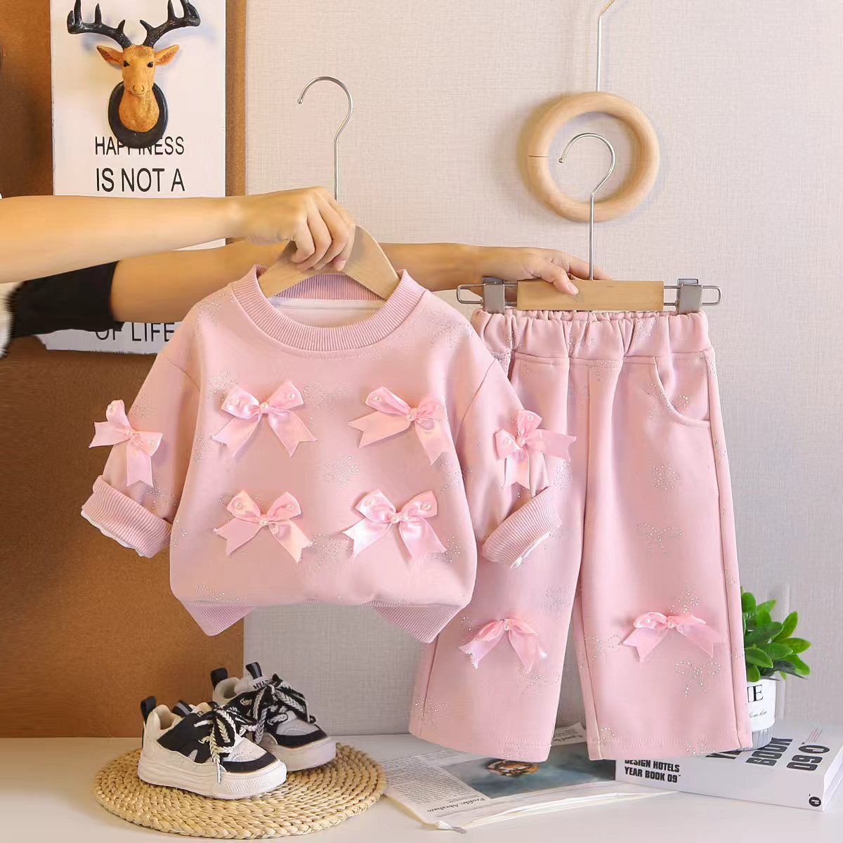 Meisjes setje met strikjes & wijduitlopende broek – lief & trendy 🎀✨