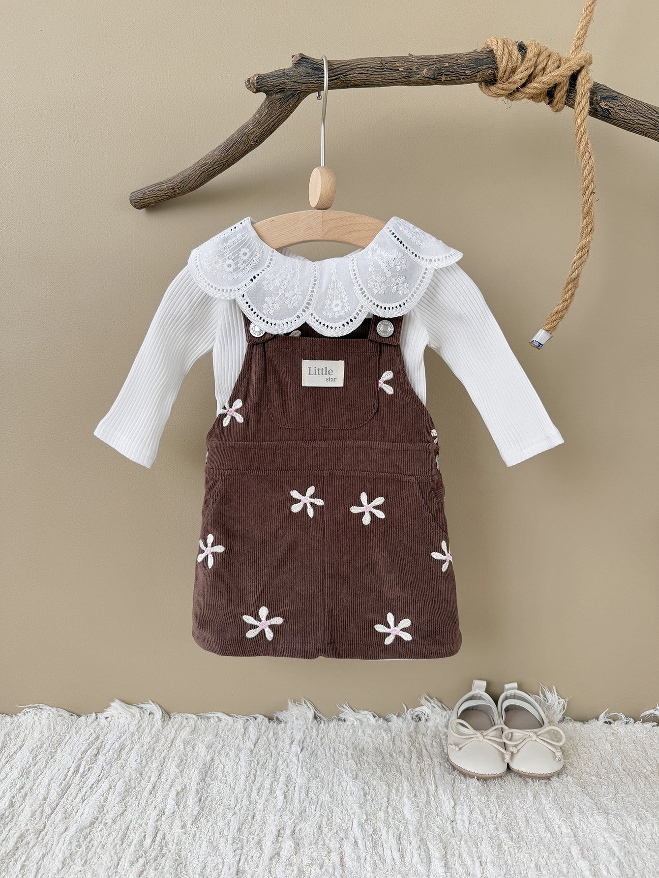 ByJamila – Bloemenborduur Ribstof Rokje met Bretels 🌸💖