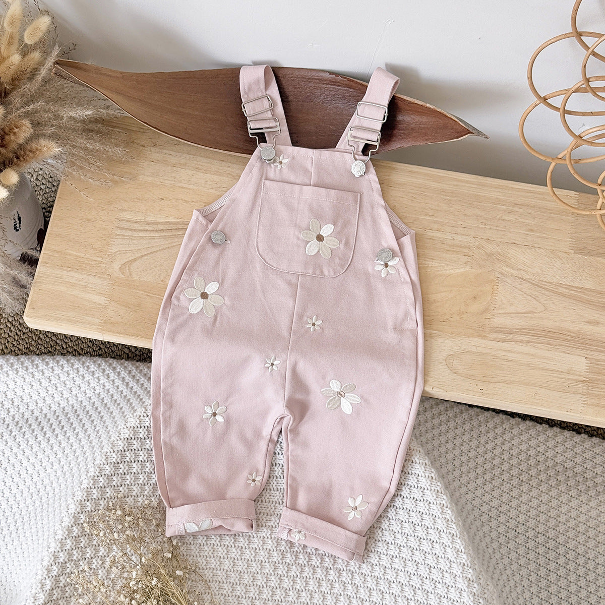 ByJamila – Baby Overalls met Bloemenborduursel 🌸🤍
