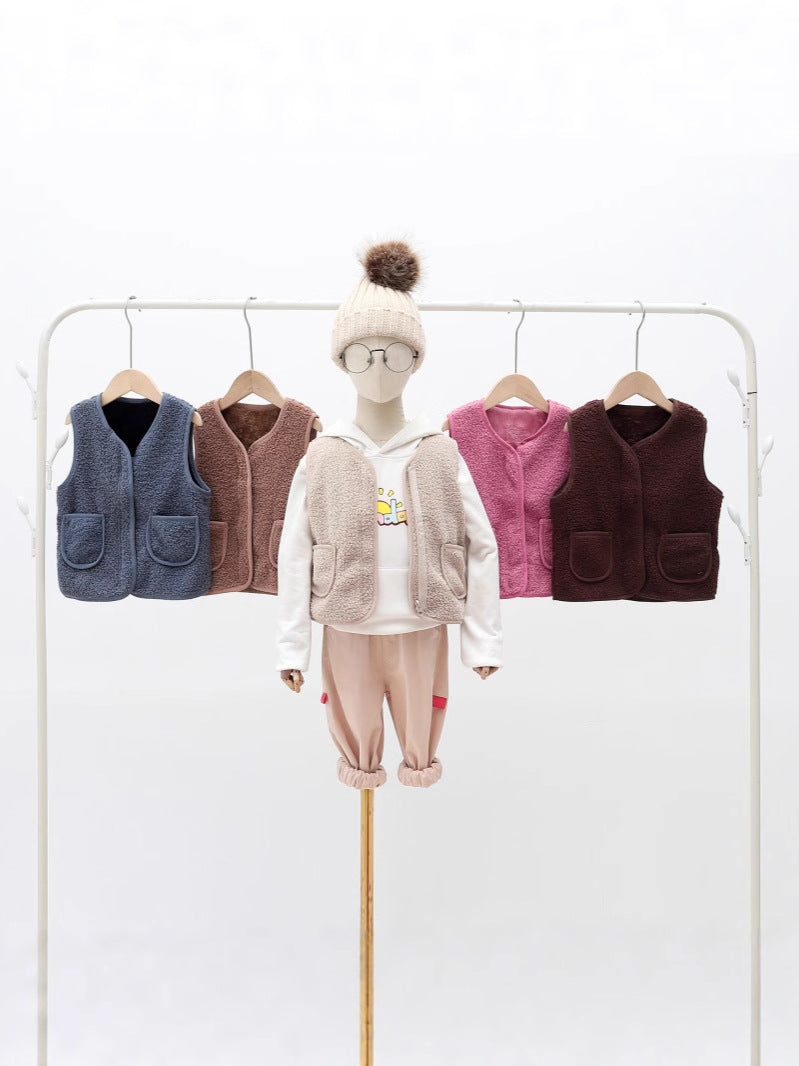 Fluffy vestje zonder mouwen – zacht & knuffelbaar 🤍☁️