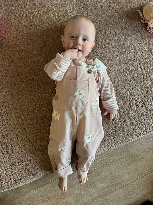 ByJamila – Baby Overalls met Bloemenborduursel 🌸🤍