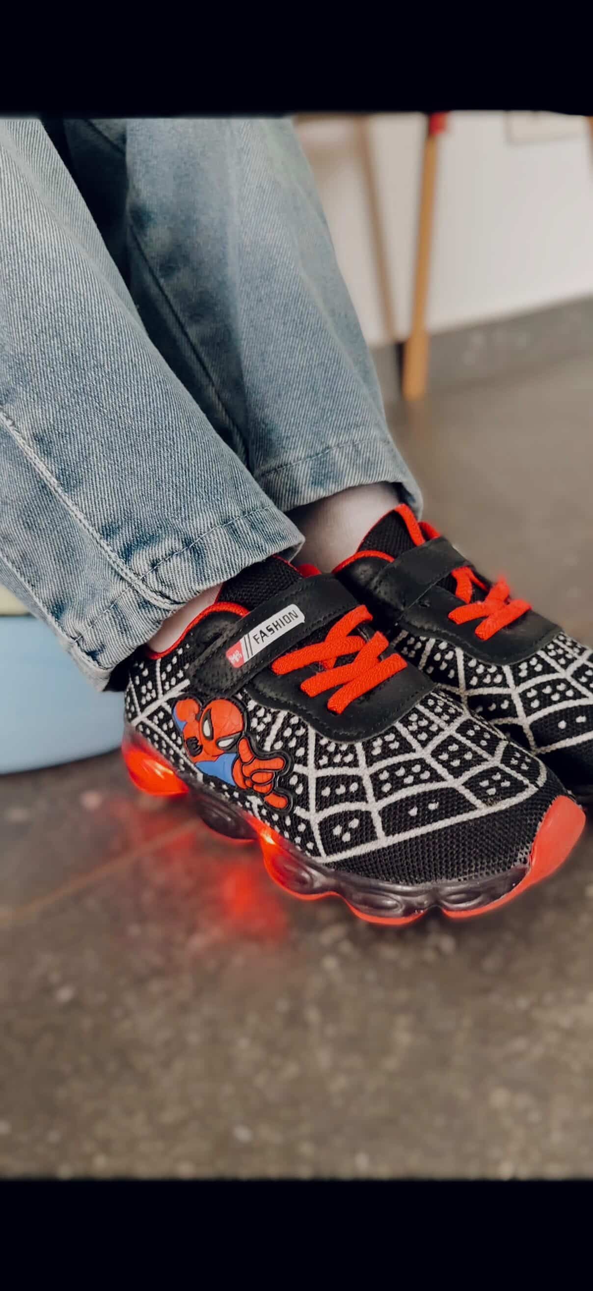 ByJamila – Spiderman Schoentjes met Lampjes 🕷️✨