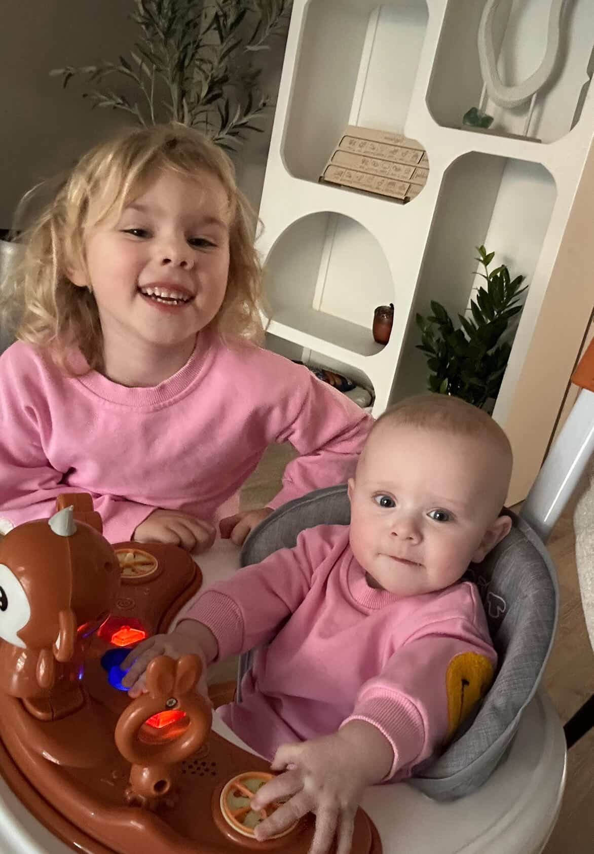 ByJamila – Matching Smiley Bloemen Jogging Set 🌸😊