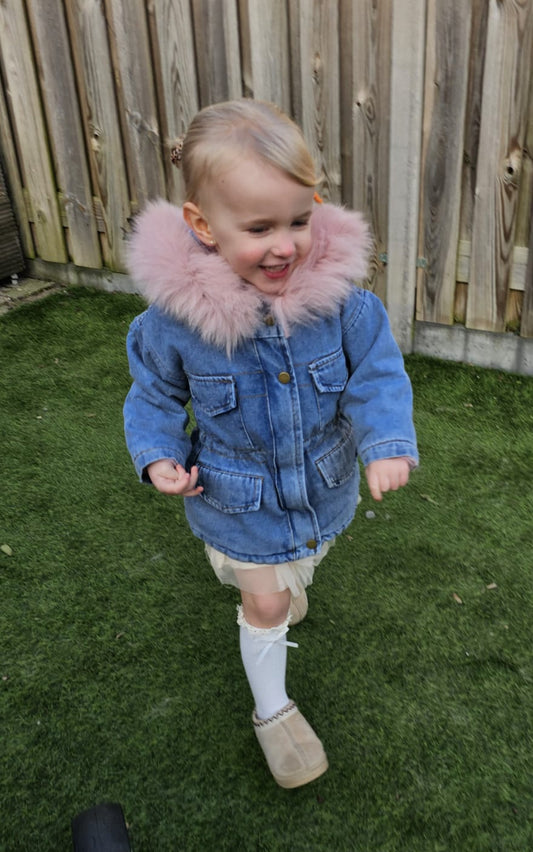 ByJamila – Lange Denim Winterjas met Bontkraag ❄️🤍